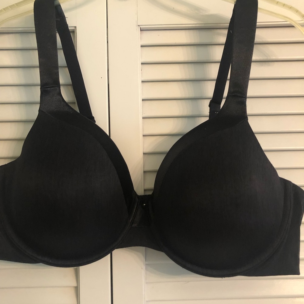 Vanity Fair bra, 42C.  Underwire. Black. Full coverage